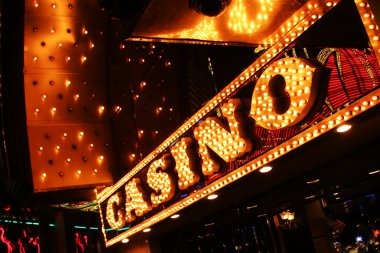 mpo xl mobile app interface showing football betting markets and live casino options